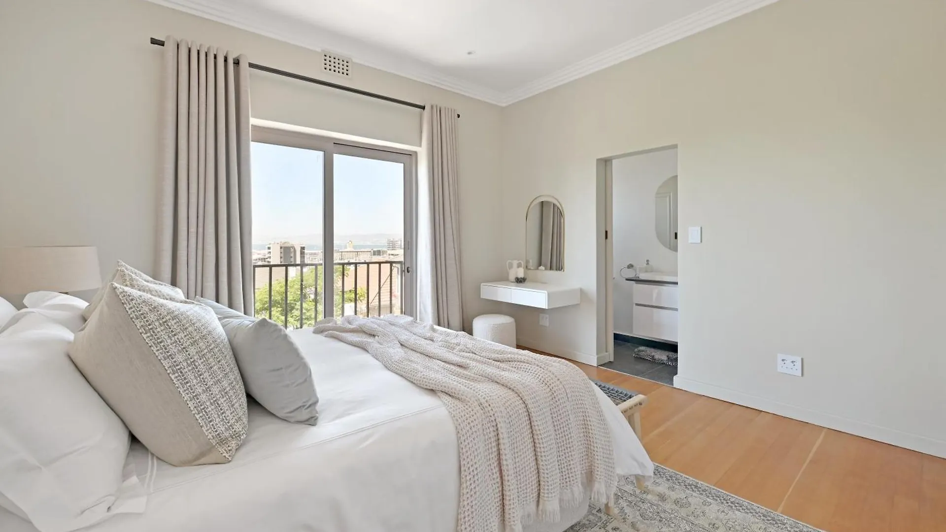 Stylish 2 Bedroom Ensuite Apt With Beautiful Views Ciudad del Cabo