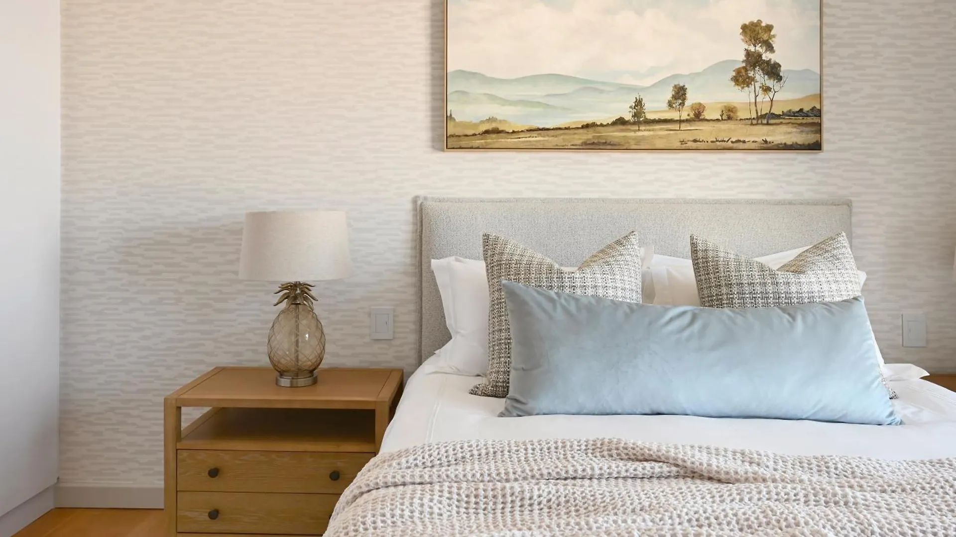 Stylish 2 Bedroom Ensuite Apt With Beautiful Views ケープタウン 0*,  南アフリカ